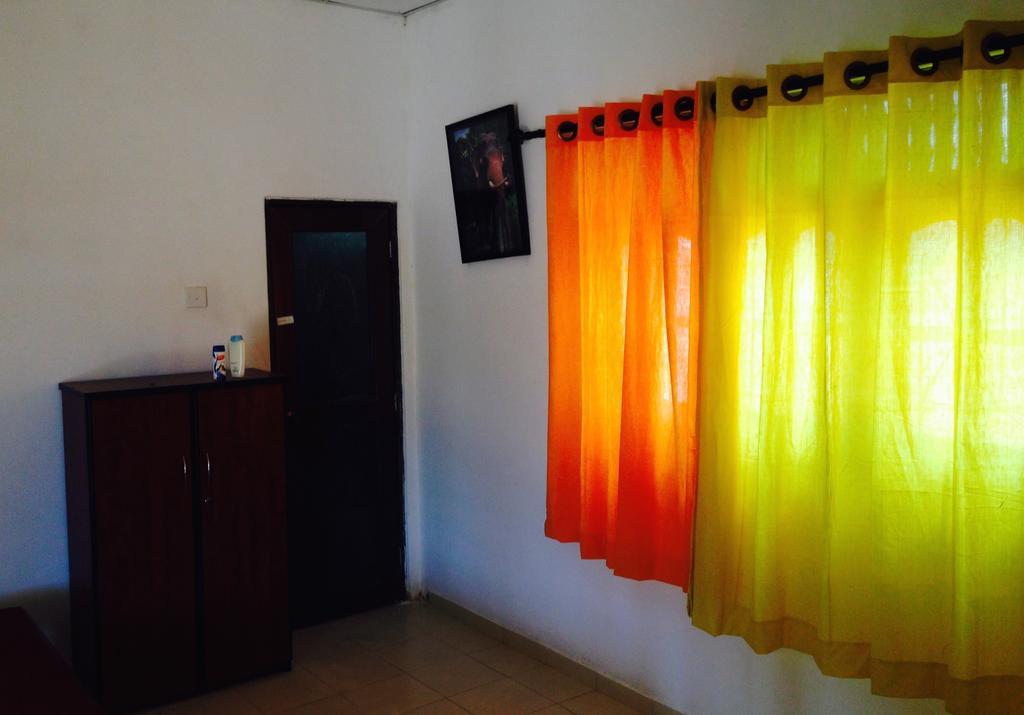 The Summer Corridor - Kataragama Habitación foto